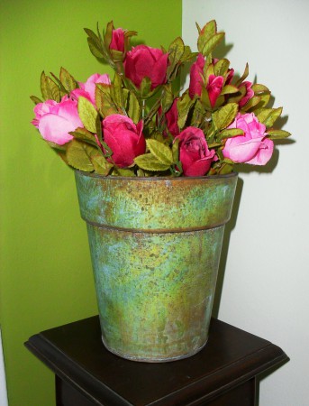 Vaso envelhecido G R$ 55/ Rosas R$ 17 ramo x2